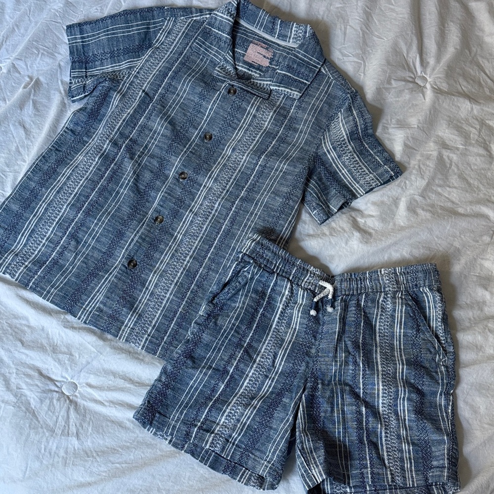 Adorable Cat & Jack Sz 8 Boys’ Chambray Cabana Set